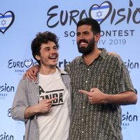 Miki Nunyez y Adrià Salas posan juntos en la rueda de prensa de Eurovisión 2019