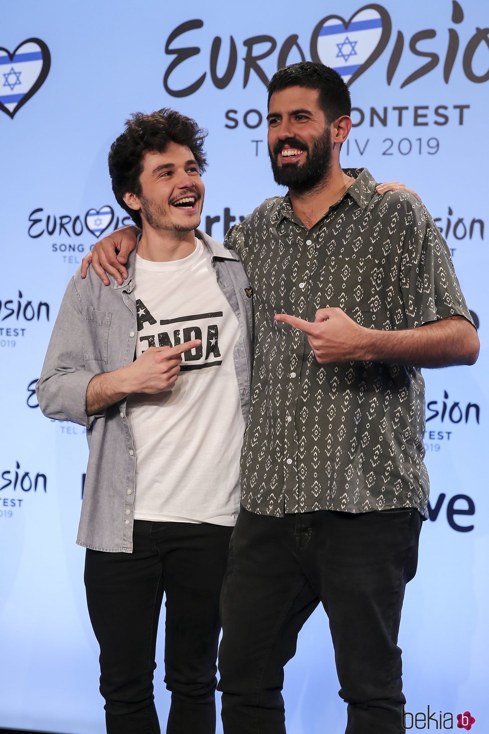 Miki Nunyez y Adrià Salas posan juntos en la rueda de prensa de Eurovisión 2019