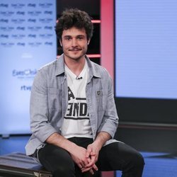 Miki Nunyez posando como representante de España en Eurovisión 2019