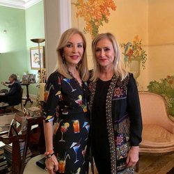 Carmen Lomana con Cristina Cifuentes en su tradicional roscón de Reyes