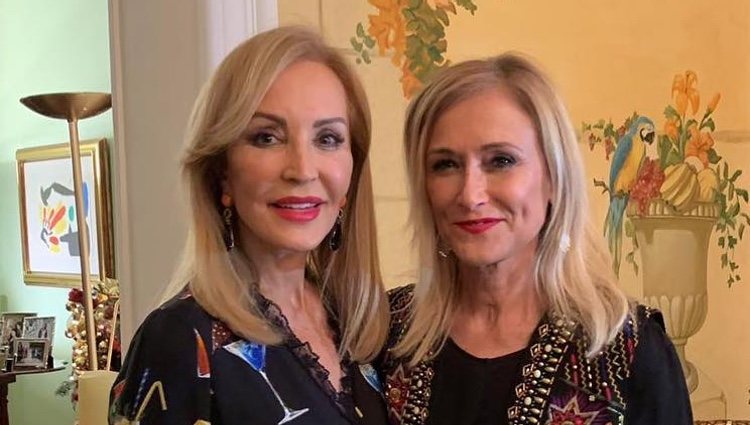 Carmen Lomana con Cristina Cifuentes en su tradicional roscón de Reyes