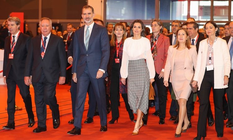 Los Reyes Felipe y Letizia con Ana Pastor en la inauguración de FITUR 2019