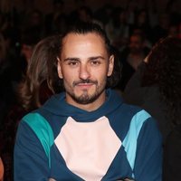 Asier Etxeandía en el desfile de Eduardo Navarrete en la MBFW Madrid 2019