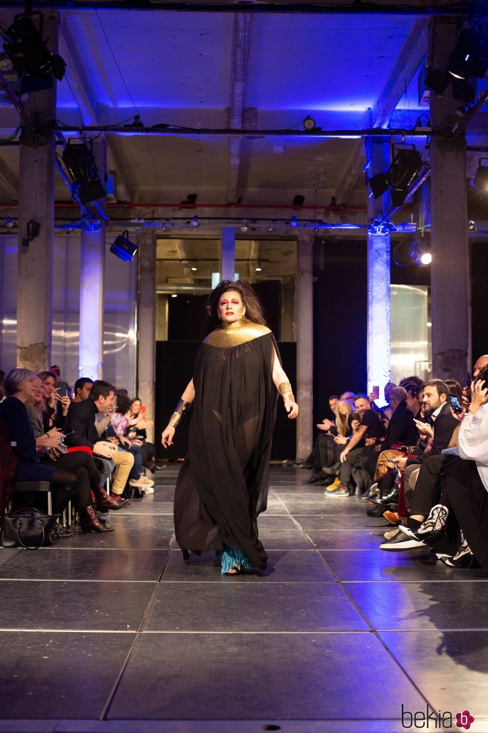 Pepa Charro desfilando para Eduardo Navarrete en la MBFW Madrid 2019