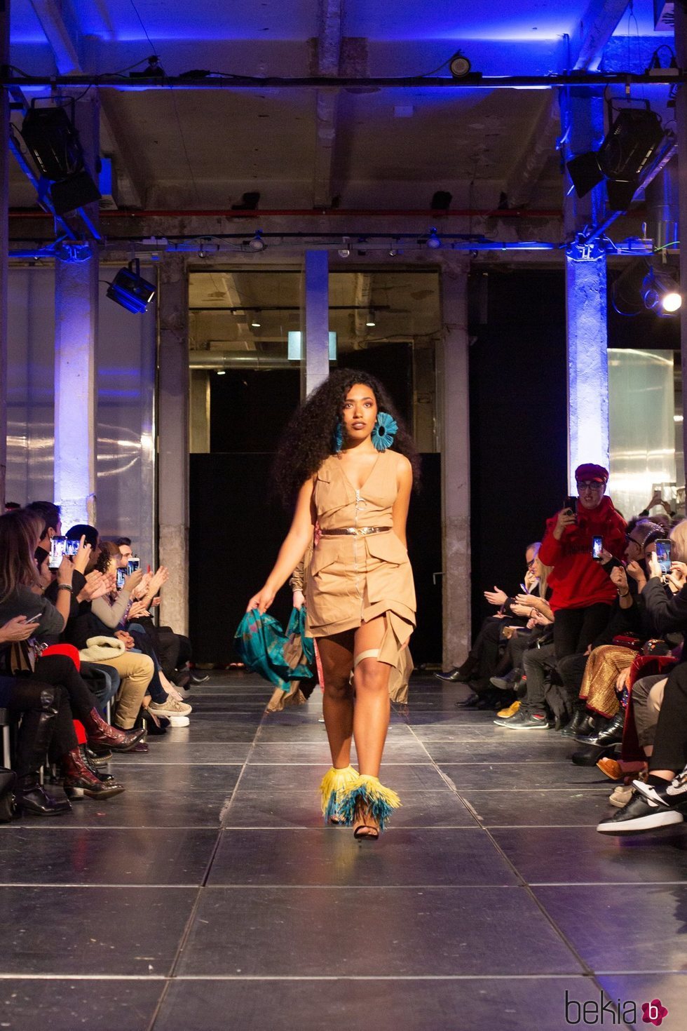 Luna, hija de Rossy de Palma, desfilando para Eduardo Navarrete en la MBFW Madrid 2019