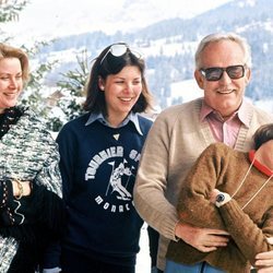 Grace, Carolina, Rainiero y EstefanÃ­a de MÃ³naco durante unas vacaciones en Gstaad