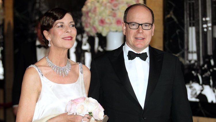 Alberto II y la Princesa Carolina de Mónaco presidiendo el Baile de la Rosa 2015