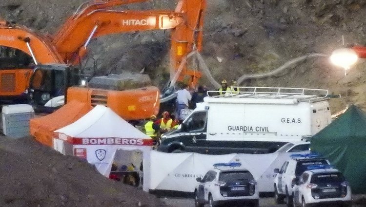 Cuerpos de rescate en la zona en la que han localizado el cuerpo sin vida de Julen