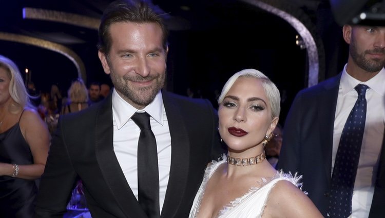 Bradley Cooper y Lady Gaga durante la gala de los SAG 2019