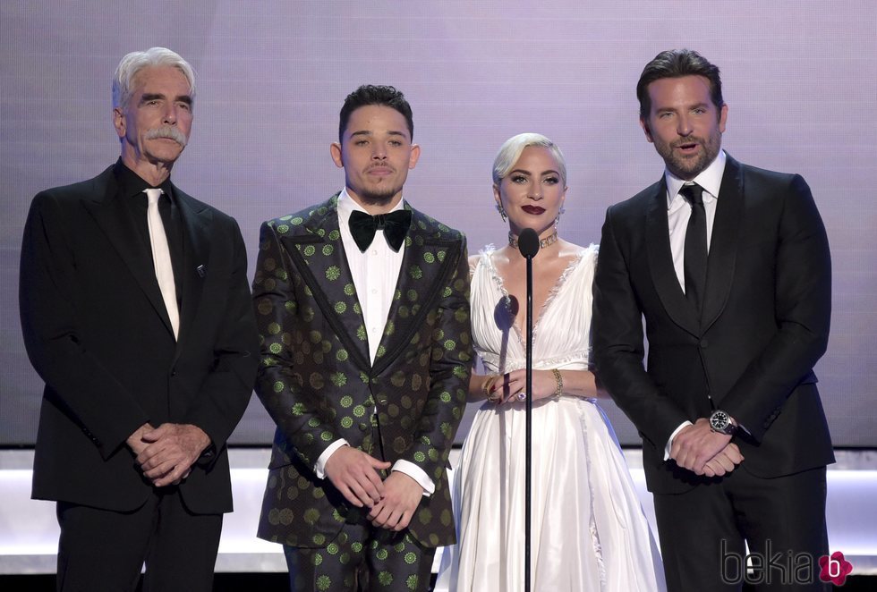 Sam Elliott, Anthony Ramos, Lady Gaga y Bradley Cooper durante la gala de los SAG 2019