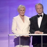 Glenn Close y Michael Douglas durante la gala de los SAG 2019