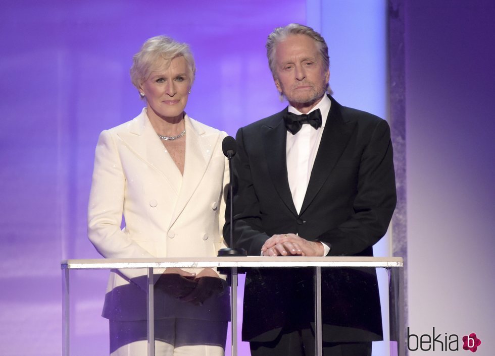 Glenn Close y Michael Douglas durante la gala de los SAG 2019