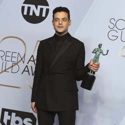 Rami Malek con su premio SAG 2019