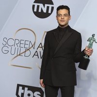 Rami Malek con su premio SAG 2019