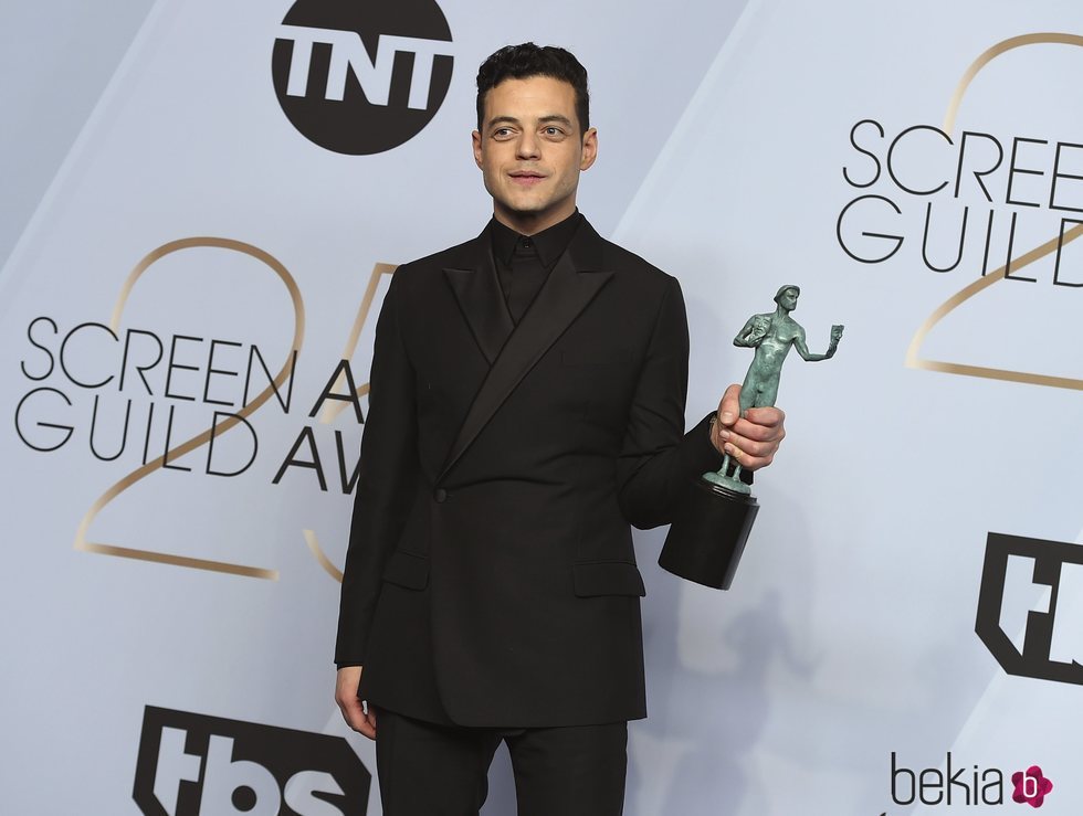 Rami Malek con su premio SAG 2019