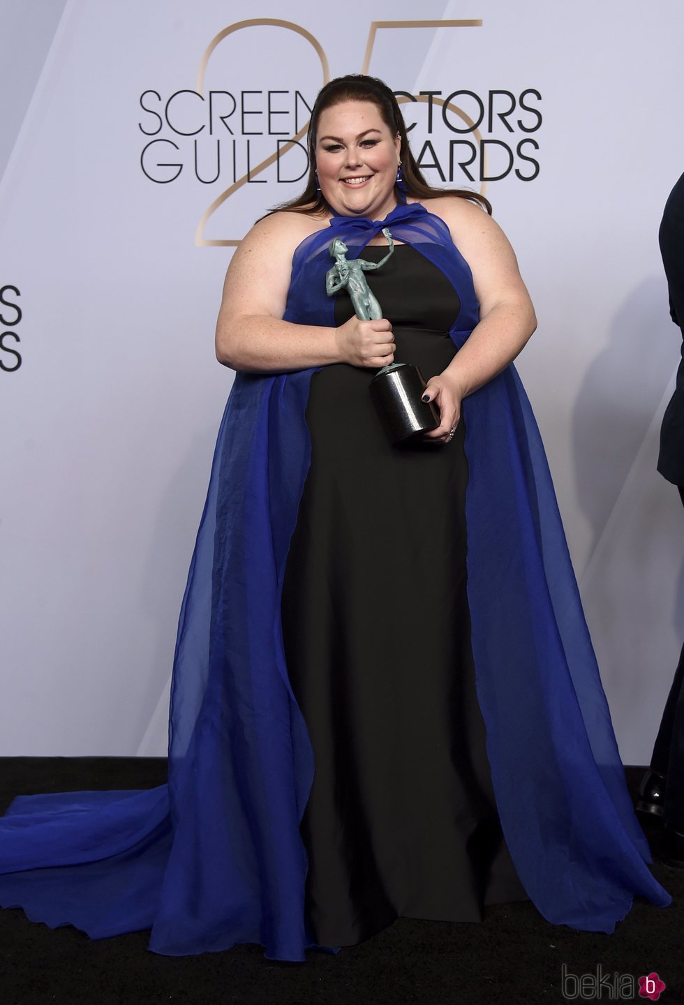 Chrissy Metz con su premio SAG 2019