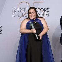 Chrissy Metz con su premio SAG 2019