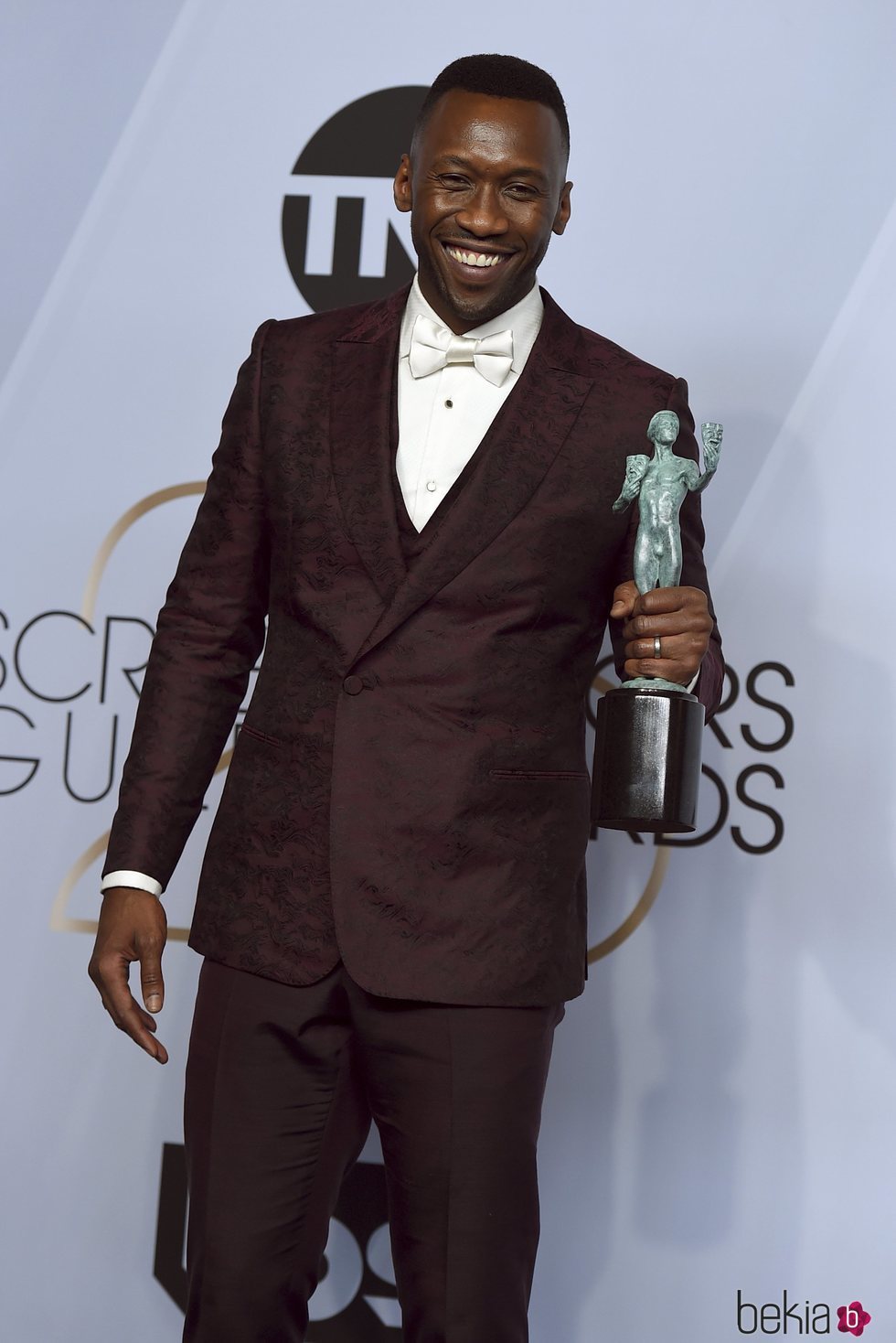 Mahershala Ali con su premio SAG 2019