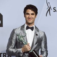 Darren Criss con su premio SAG 2019