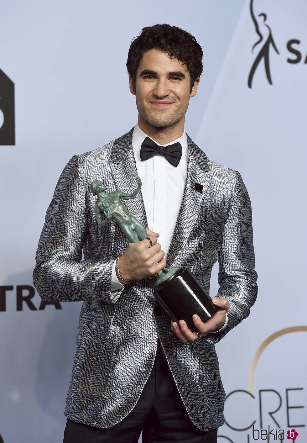 Darren Criss con su premio SAG 2019