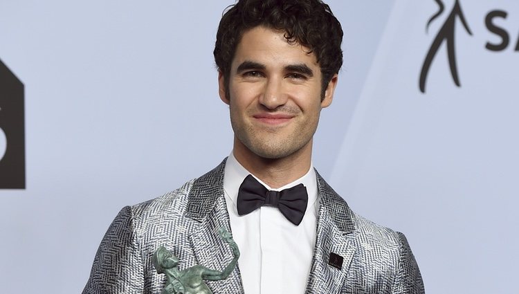 Darren Criss con su premio SAG 2019