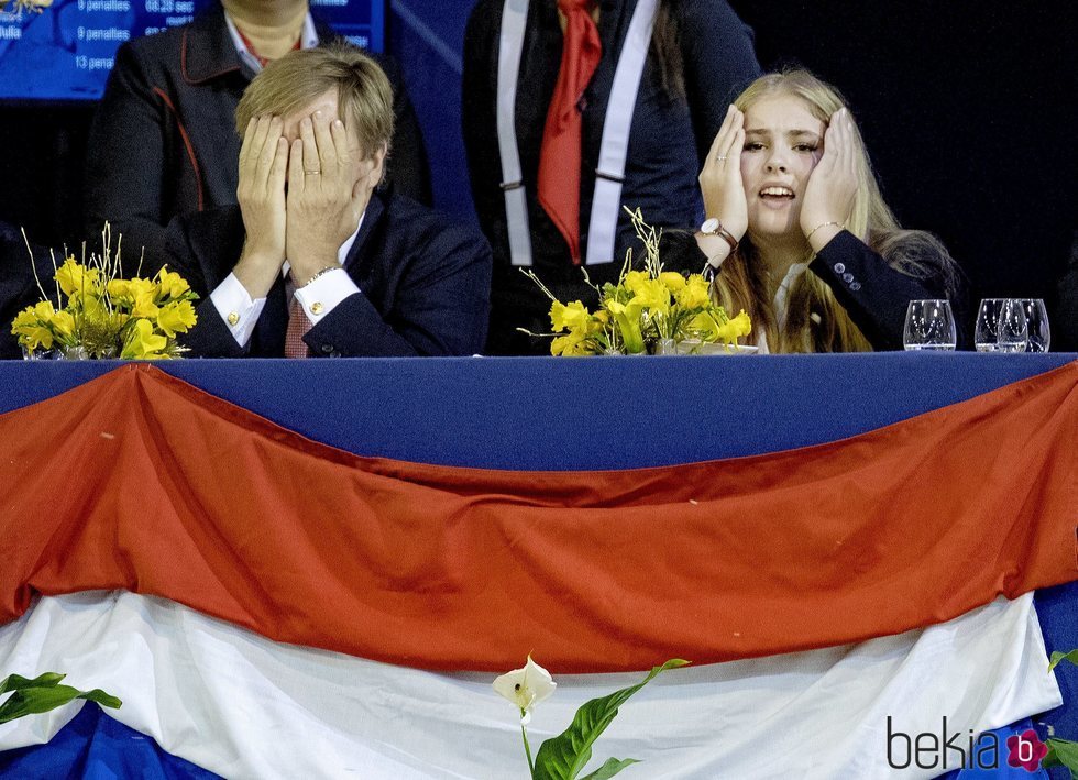 Guillermo Alejandro y Amalia de Holanda, tensos en el Concurso de Saltos de Amsterdam