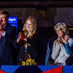 Guillermo Alejandro de Holanda, Amalia de Holanda, Irene de Holanda y Margarita de Borbón-Parma en el Concurso de Saltos de Amsterdam