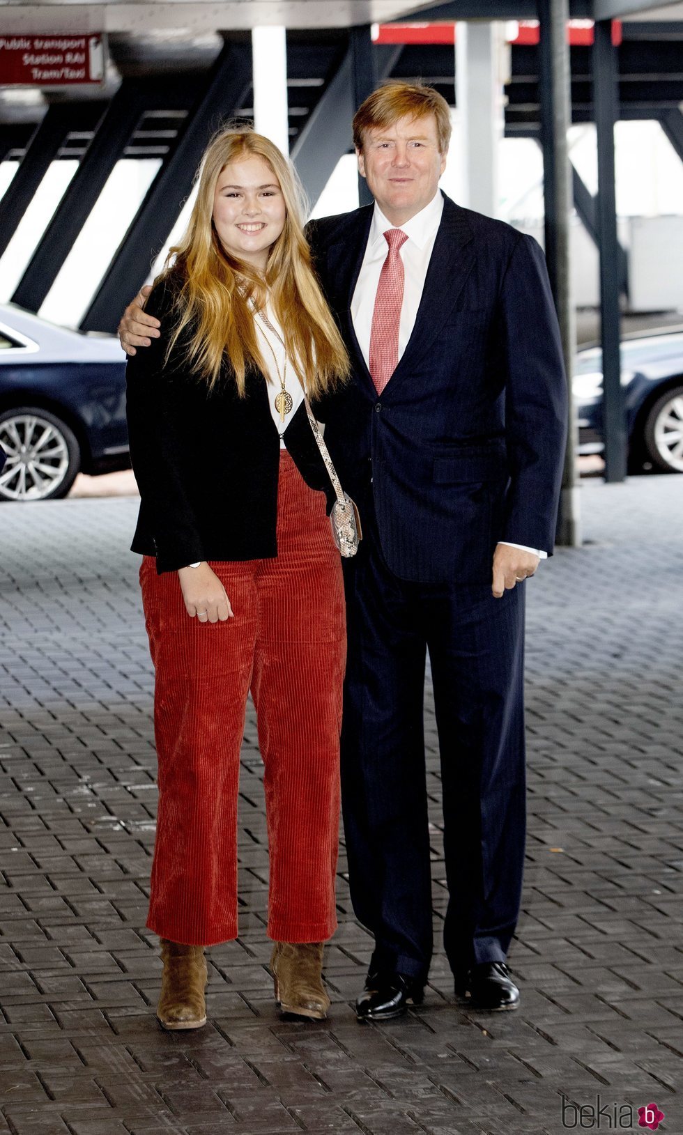 Guillermo Alejandro y Amalia de Holanda en el Concurso de Saltos de Amsterdam