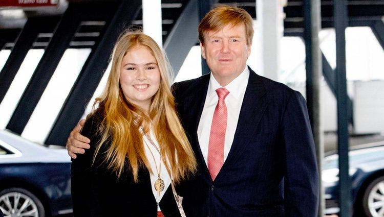 Guillermo Alejandro y Amalia de Holanda en el Concurso de Saltos de Amsterdam