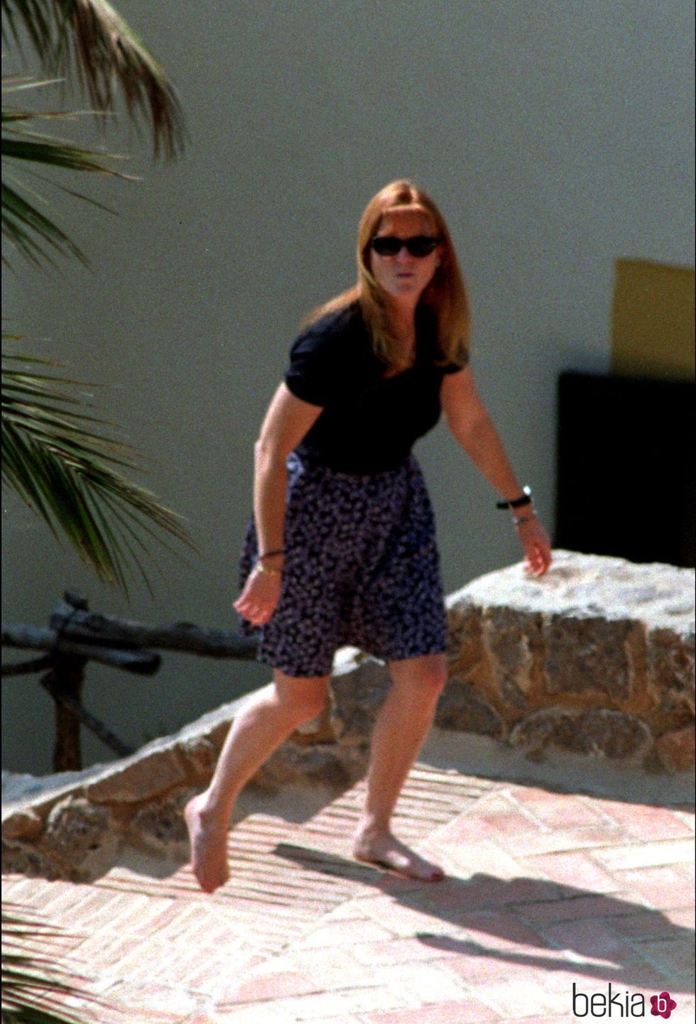 Sarah Ferguson camina descalza por Mallorca