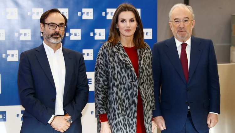 La Reina Letizia con Fernando Garea y Santiago Muñoz antes de la reunión Consejo Asesor de la Fundeú