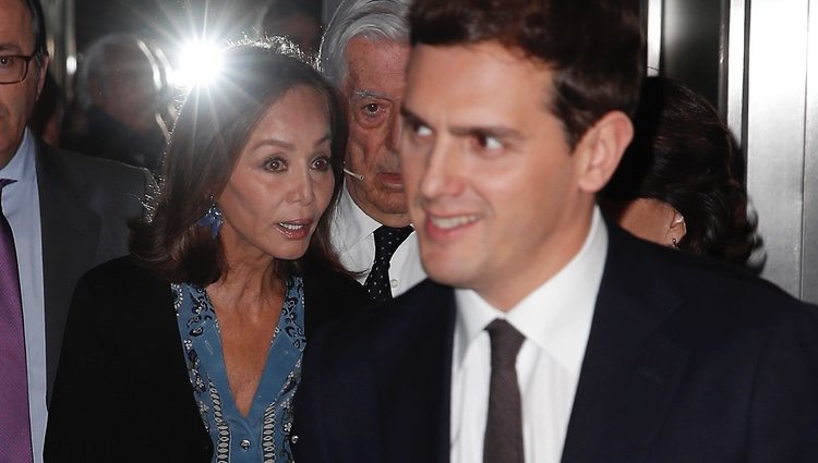 Isabel Preysler y Albert Rivera en la presentación de un libro