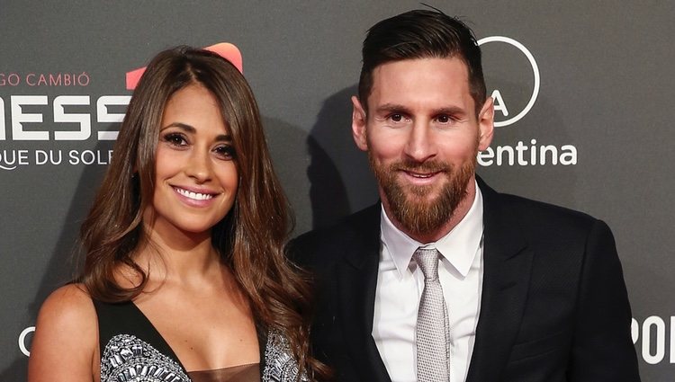 Leo Messi con Antonella Roccuzzo en la presentación de su show para Cirque du Soleil