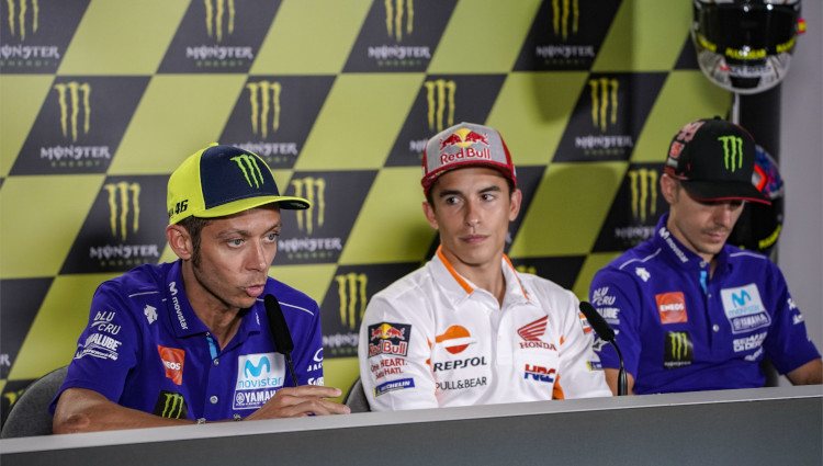 Marc Márquez y Valentino Rossi durante una rueda de prensa en el Gran Premio de la República Checa