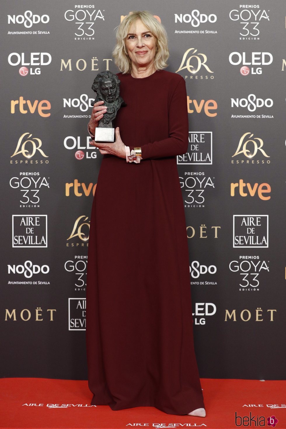 Susi Sánchez con su estatuilla en los Premios Goya 2019