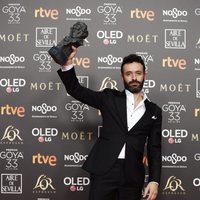 Rodrigo Sorogoyen con su estatuilla en los Premios Goya 2019