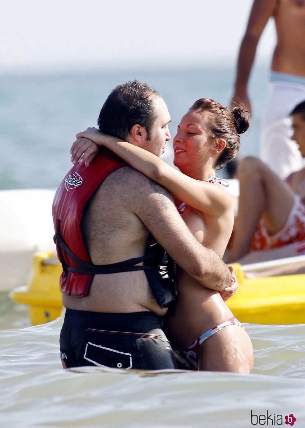 Kiko Rivera y Tamara García en la playa