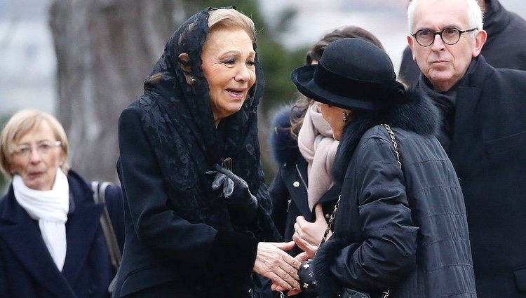 Farah Diba en el funeral del Conde de París