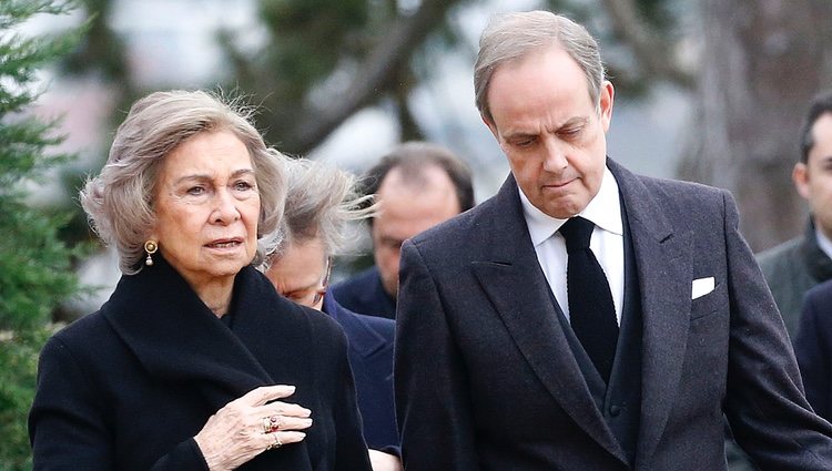 La Reina Sofía y Juan de Orleans en el funeral del Conde de París