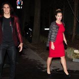 Edinson Cavani y Jocelyn Burgardt  en la fiesta de cumpleaños de Neymar