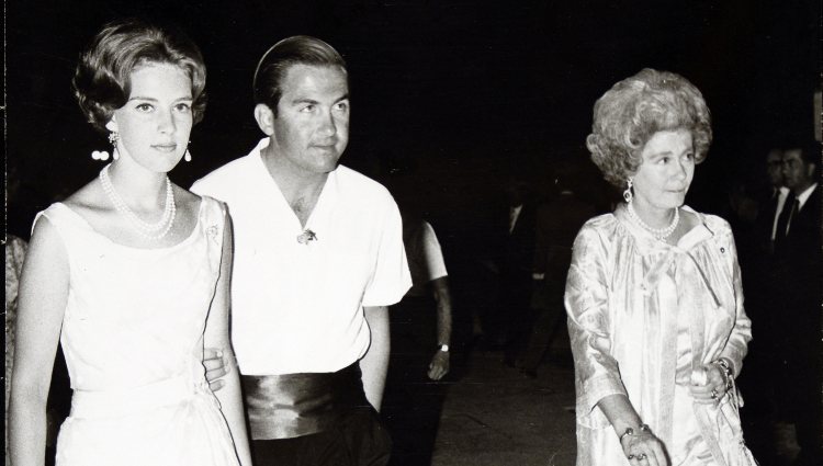 Los Reyes Constantino y Ana María de Grecia junto a la Reina Federica