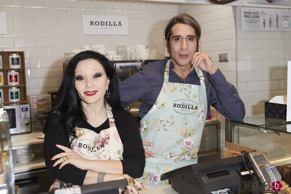 Mario Vaquerizo y Alaska en un evento de Rodilla