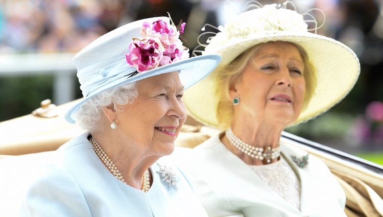 Isabel II y Alexandra de Kent en las carreras de Ascot 2018