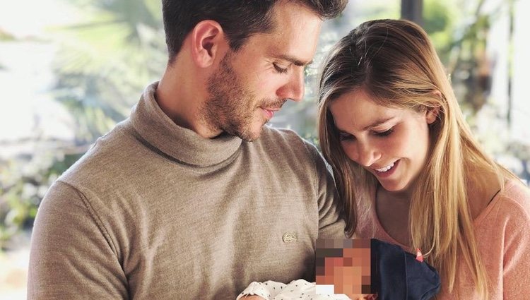 Natalia Sánchez y Marc Clotet celebran el primer mes de vida de su hija Lia