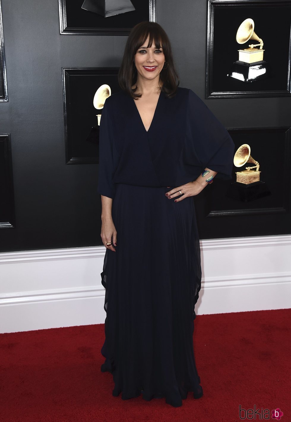 Rashida Jones en la alfombra roja de los Grammy 2019