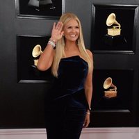 Nancy O'Dell en la alfombra roja de los Grammy 2019