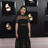 Alessia Cara en la alfombra roja de los Grammy 2019