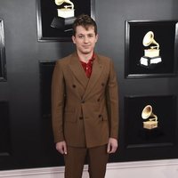 Charlie Puth en la alfombra roja de los Grammy 2019