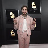 Post Malone en la alfombra roja de los Grammy 2019