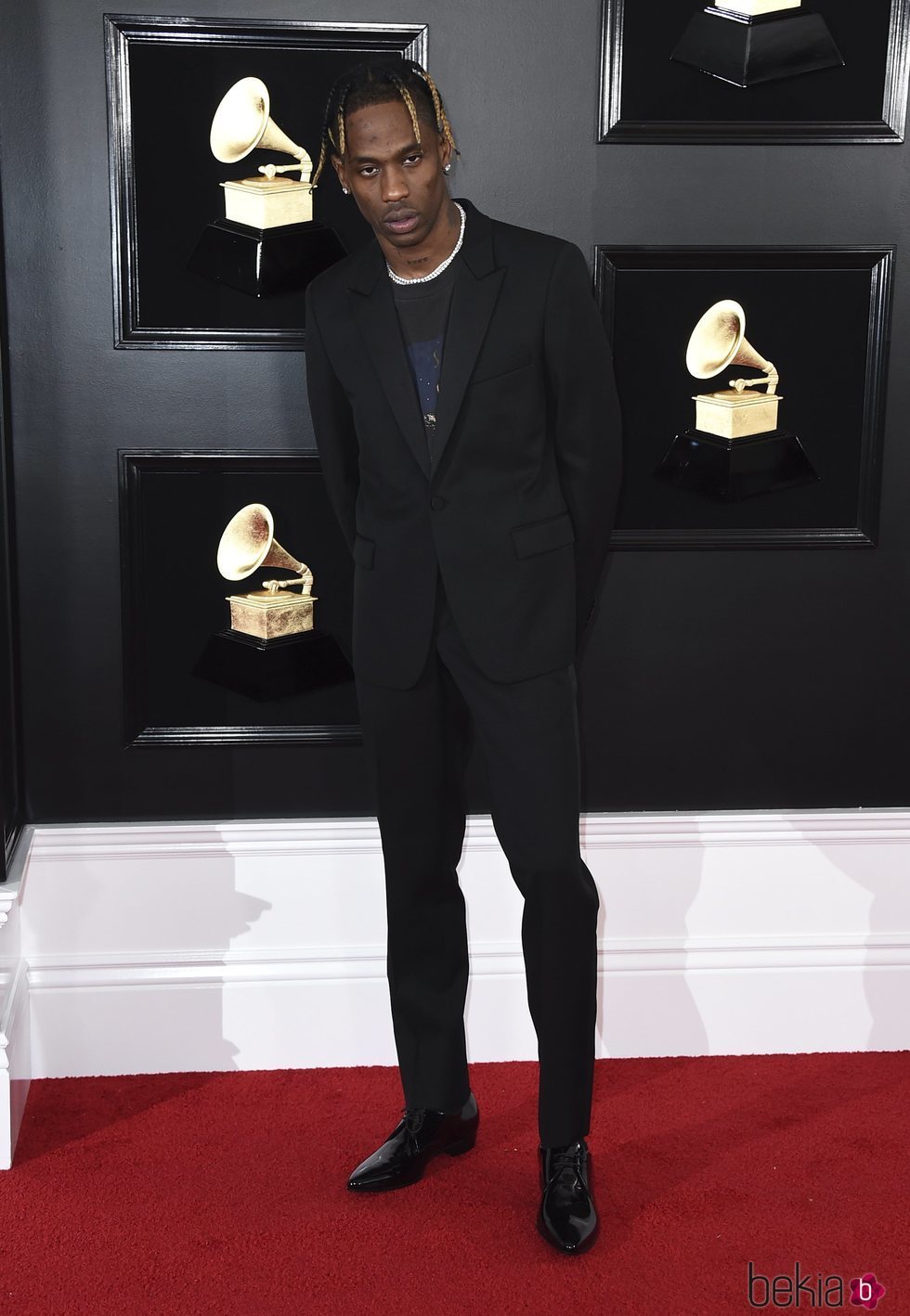 Travis Scott en la alfombra roja de los Grammy 2019